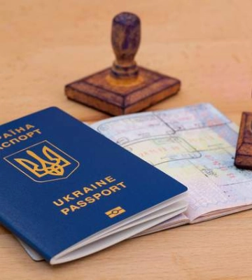 В Україні можуть пом’якшити правила виїзду за кордон для чоловіків віком до 25 років