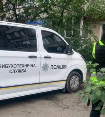 Невідомий кинув гранату з вікна будинку на Оболоні в Києві: поліція встановлює обставини