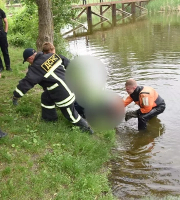 У Кропивницькому рятувальники ДСНС дістали з місцевої річки тіло потопельника