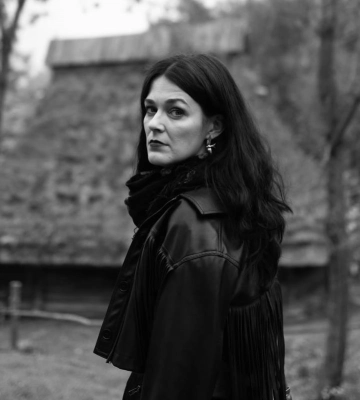 &quot;Вылезла половина моих волос&quot;: как жить дальше, если похоронила из-за войны любимого, брата и друга