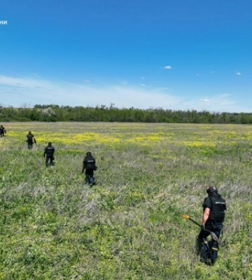 Розмінування Харківщини: волинські сапери знешкоджують касетні елементи 
