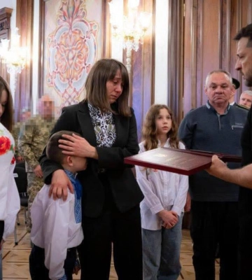 Загинув, рятуючи побратима: Президент відзначив захисника з Острога орденом «Золота Зірка»
