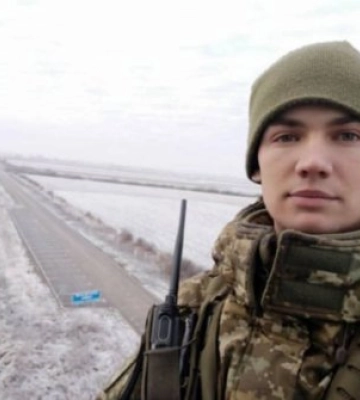 Осколок у серце: Героїчна історія 24-річного прикордонника Сергія Радька, який врятував побратимів