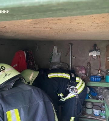 На Одещині врятували літню жінку, яка впала в підвал 