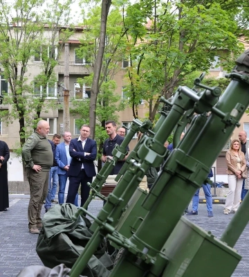 Бійцям 125-ї бригади Сил тероборони передали зі Львівщини 14 мінометів та 3 пікапи