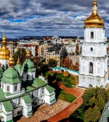 Коллектив заповедника "София Киевская" пожаловался Зеленскому на давление со стороны Минкульта Коллектив заповедника "София Киевская" пожаловался Зеленскому на давление со стороны Минкульта