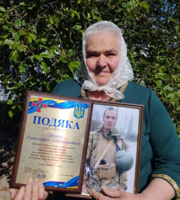 Олександр став третьою дитиною, яку їй довелося похоронити: розповідь про матір загиблого Героя з Волині