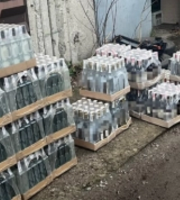 На Рівненщині викрили групу, яка організувала масове підпільне виготовлення горілки