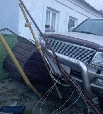 Під Миколаєвом автомобіль пошкодила газопровід, двоє споживачів без газу