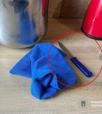 На Закарпатті батько ледь не вбив сина під час сварки: поліція відкрила справу про замах на вбивство