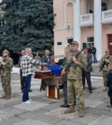 На Миколаївщині у Первомайську провели в останню путь захисника Сергія Маймескула