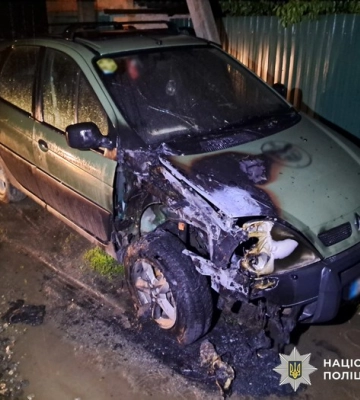 У Бердичеві вночі підпалили автівки військовослужбовців: поліція розслідує інциденти