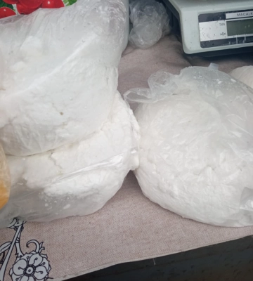 Скільки коштують домашні молочні продукти на ринку у Луцьку