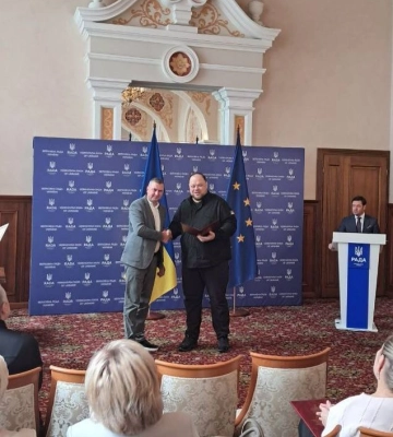 Вчитель з Волині, який створив революційну «SMART школу», отримав відзнаку Верховної Ради