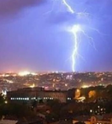 У Львові завтра прогнозують грозу, град і сильний вітер: мешканців закликають бути обережними