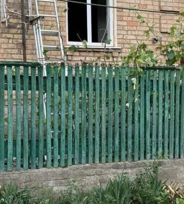 Пошкоджений будинок, пожежа та постраждала: ворог атакував Дніпропетровщину