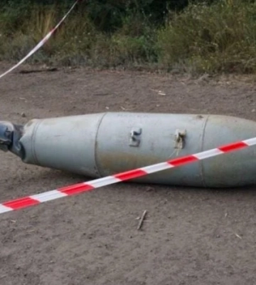 Запоріжжя: РФ скинула на село п’ять авіабомб, під завалами люди