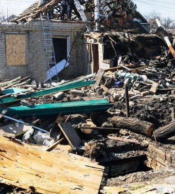У Запорізькій області окупанти скинули на приватні будинки авіабомби, під завалами – люди
