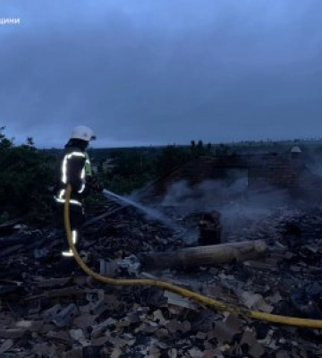 Внаслідок атаки FPV-дронів на Миколаївщині виникла пожежа та пошкоджено будинок