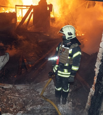 На Сумщині рятувальники ліквідували масштабні пожежі, спричинені ворожими ударами