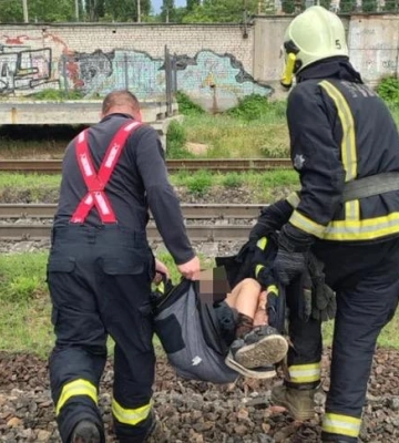 В Одесі вдарило струмом 10-річну дитину, яка вилізла на дах потяга (ФОТО)