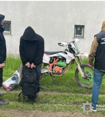 На Закарпатті затримали &quot;човника&quot;: за 8000 доларів переправляв ухилянтів через Тису до Румунії