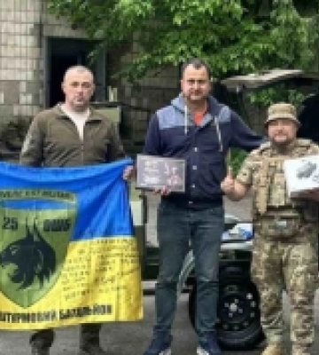 Луцька громада передала військовим квадрокоптери, антени й Starlink