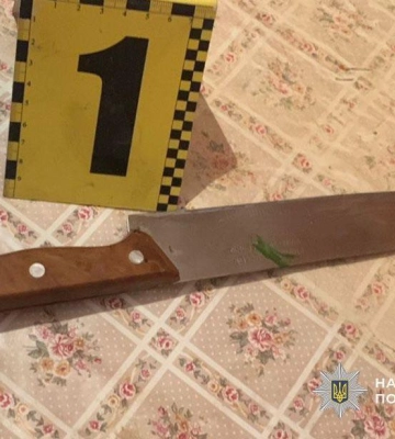 У Виноградові на Берегівщині під час сварки чоловік вдарив знайомого у шию ножем: потерпілий помер. ФОТО
