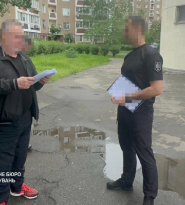 Ексочільника міграційної служби Луганщини підозрюють у привласненні коштів