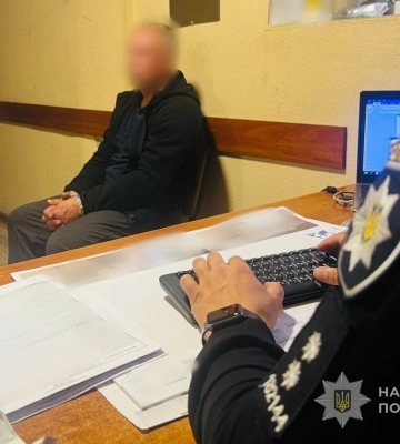 В Одесі повідомлено про підозру чоловіку, який вдарив знайомого ножем