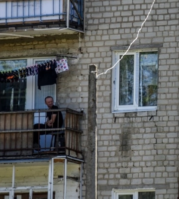 В Киеве балкон упал на американского режиссера Кристофера Уолтерса – видео