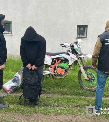 На Закарпатті затримали &quot;човника&quot;: за 8000 доларів переправляв ухилянтів через Тису до Румунії