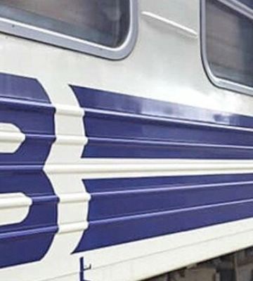 У Карпатах просіла колія через провал породи, рух перекрито: поїзд до столиці затримується на чотири години