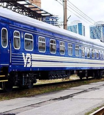 На Закарпатті Укрзалізниця зупинила рух потягів через просідання грунту