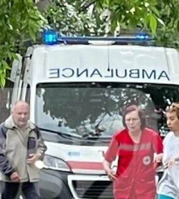 У центрі Полтави на 9-річного хлопчика впала гілка дерева: його госпіталізували до лікарні