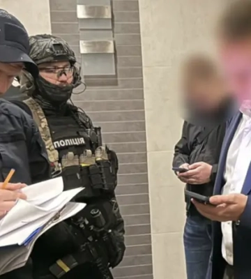 Розкрадання коштів однієї з найбільших нафтопереробних компаній. Поліція провела пів сотні обшуків