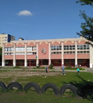 У львівському ліцеї, де вчились полеглі захисники, школярі танцювали під російський реп