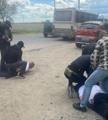 На Одещині водії міжнародного автобусного рейсу намагались перевезти українця закордон у відсіку для інструментів