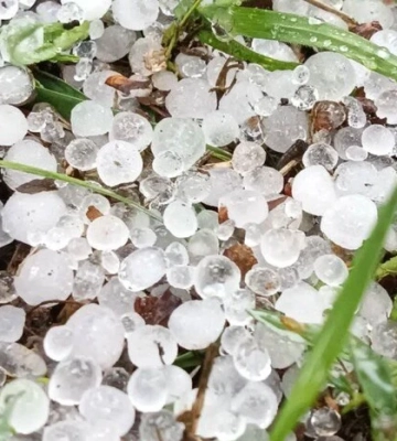 Ірпінь накрила потужна злива з градом: фото наслідків