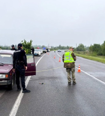 Нетверезий водій кинув страйкбольну гранату в патрульних на Рівненщині