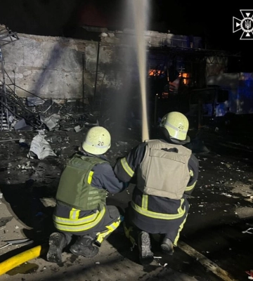 Рятувальники показали кадри з ліквідації наслідків ворожої атаки по Ізмаїлу