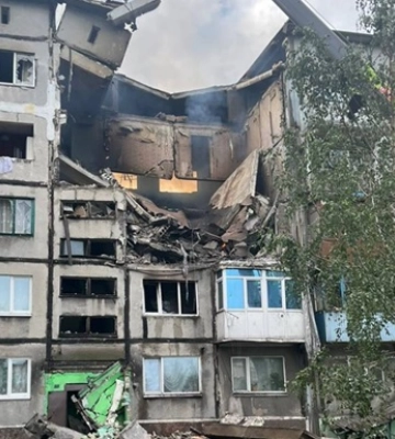 Дрон росіян влучив у п’ятиповерхівку на Донеччині