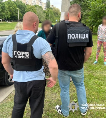 На Харківщині затримано посередницю, яка пропонувала фіктивний шлюб ухилянтам