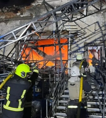 Рятувальники показали кадри з ліквідації наслідків ворожої атаки по Ізмаїлу