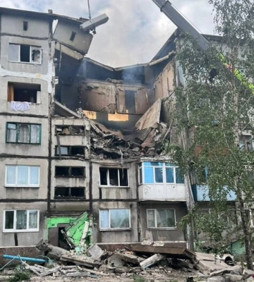 Російський безпілотник вдарив по п’ятиповерхівці на Донеччині — двоє постраждалих