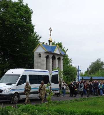 «Це кайф. Ніби комусь життя подарував»: двоє братів з Волині ремонтують автівки для ЗСУ