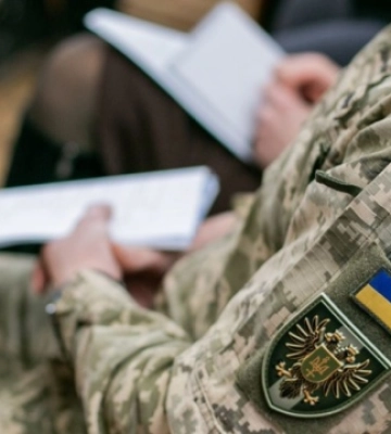У Кам’янці-Подільському люди заблокували та пошкодили автомобіль працівників ТЦК