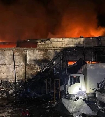 Ранковий обстріл росіян по Запоріжжю спричинив масштабну пожежу на об&#039;єкті інфраструктури