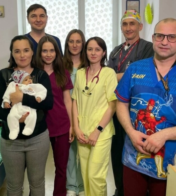 Во Львове новорожденной сделали уникальную операцию с помощью робота Da Vinci