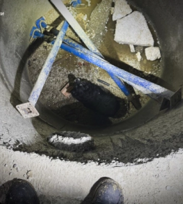 У Чернівцях надзвичайники врятували собаку, яка впала у колодязь
